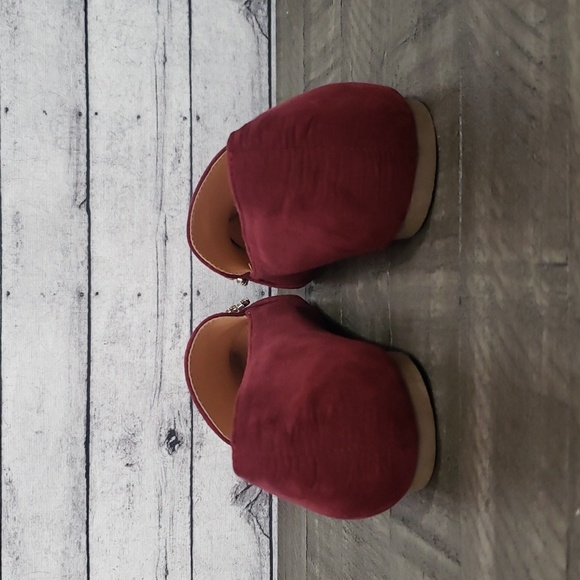 JourneeCollection-Kyrah Faux Suede Pointed Toe Rhinestone Loafer Size 8M - Picture 2 of 9